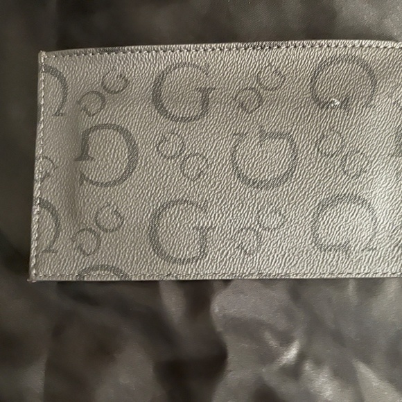 Guess Clutch - Picture 3 of 4